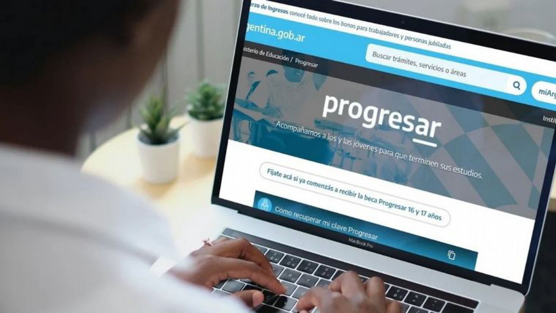 Sergio Massa y Jaime Perczyk anunciaron un aumento de las Becas Progresar